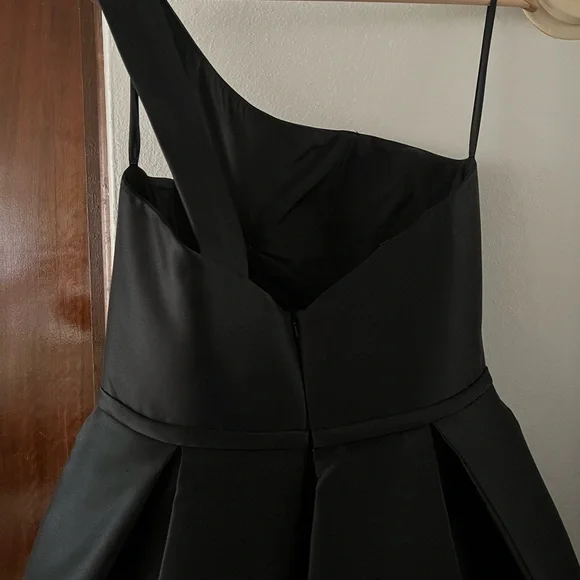 Terani Couture Black and Gold Pleated Tiered Dress - Picture 8 of 16